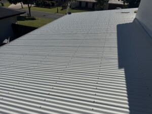 Clean white Colorbond roof after roof cleaning Marian service