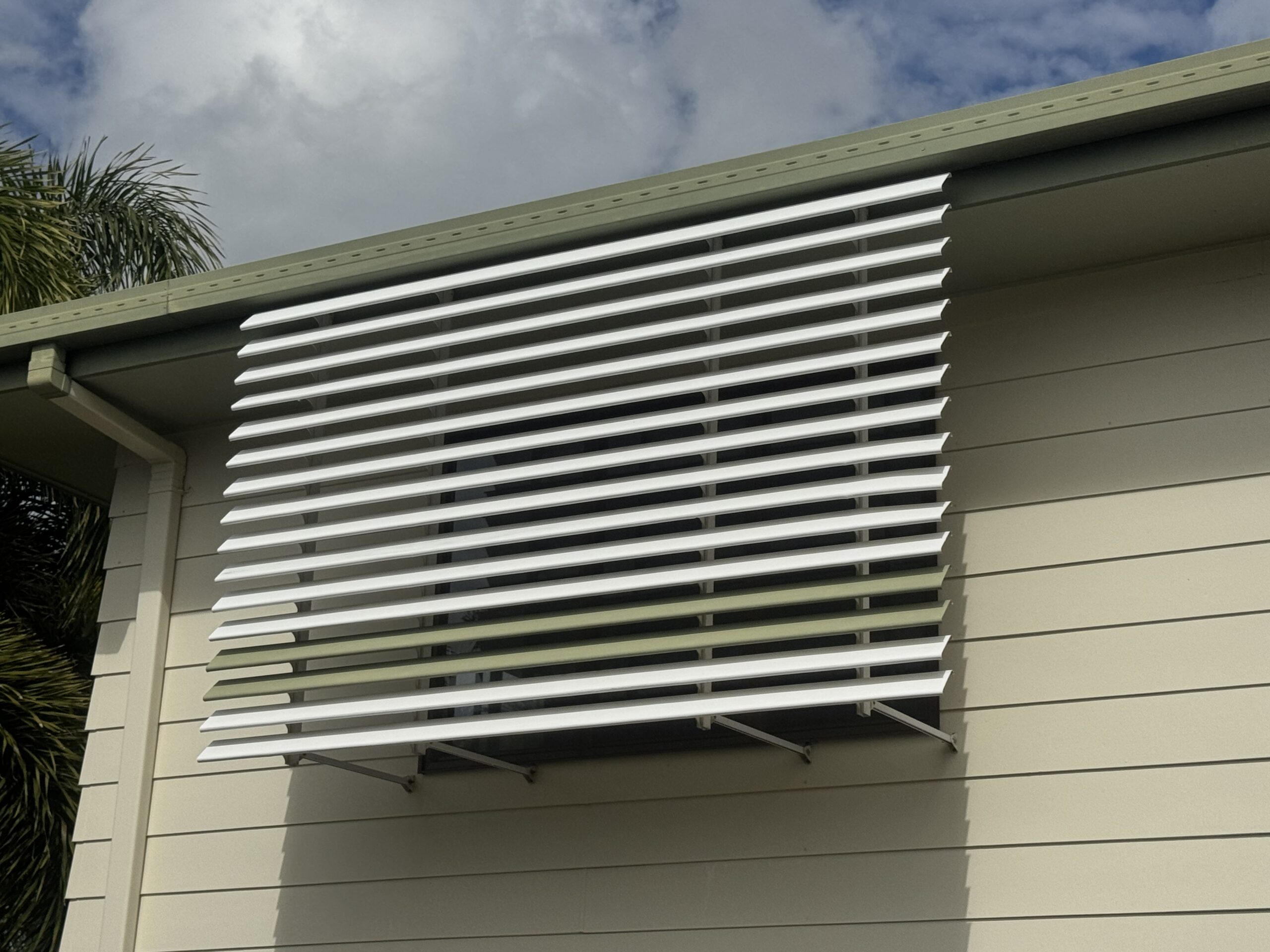 Exterior blind cleaning at house in Beaconsfield