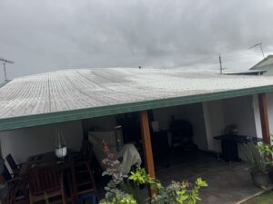 Dirty roof before the roof clean
